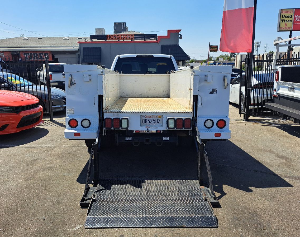 2019 Ford F-350 Super Duty Chassis Cab XL - Photo 17
