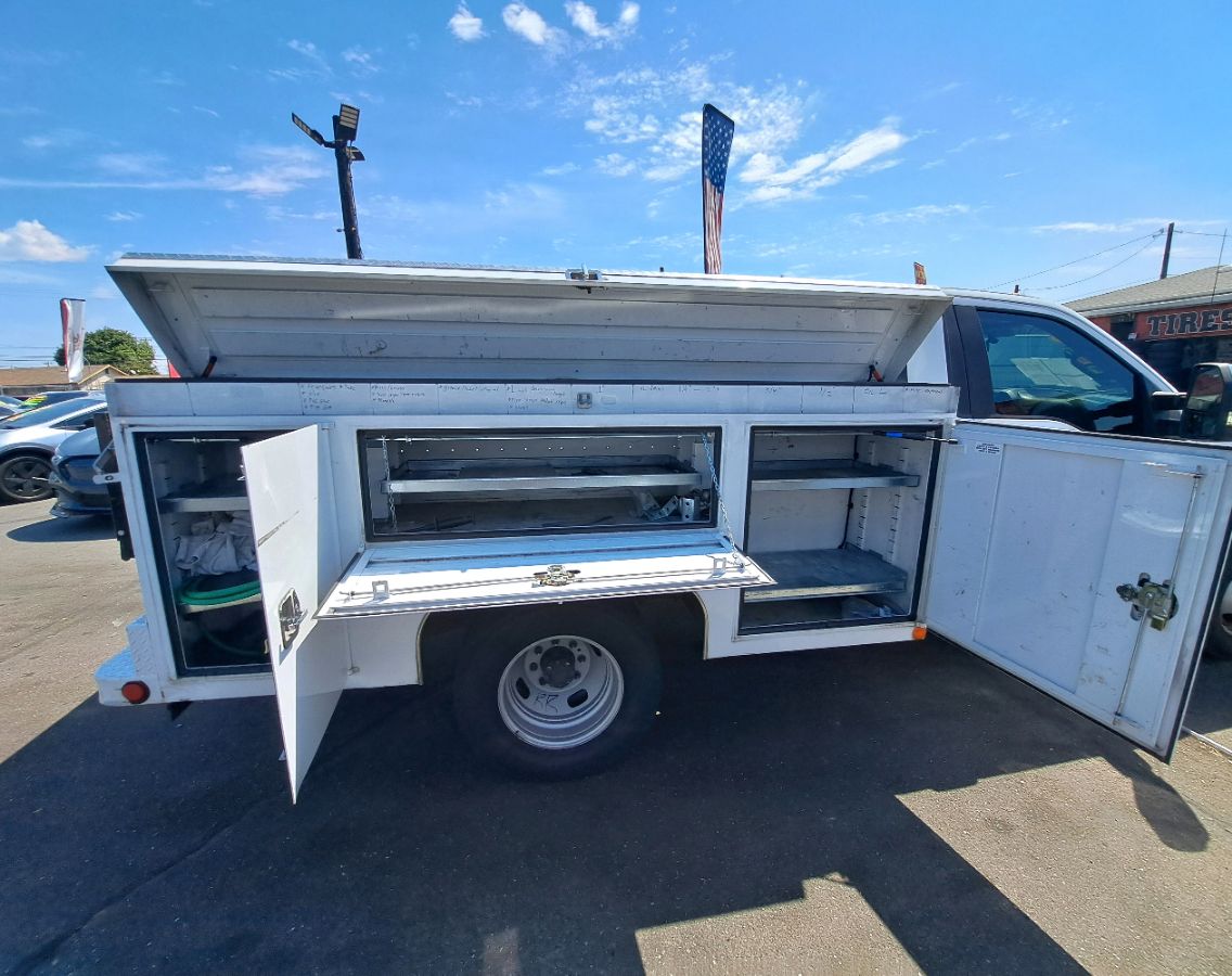 2019 Ford F-350 Super Duty Chassis Cab XL - Photo 18