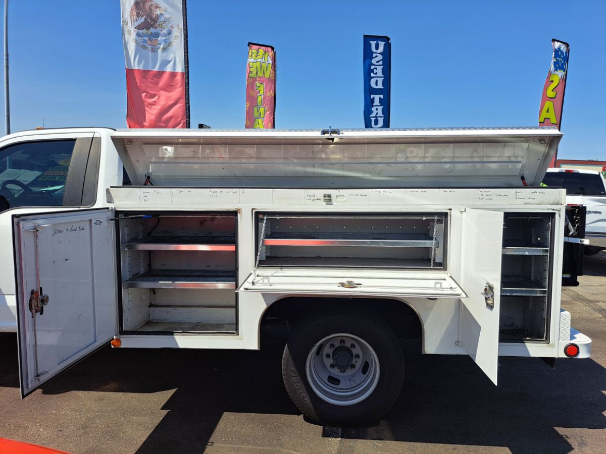 2019 Ford F-350 Super Duty Chassis Cab XL - Photo 19