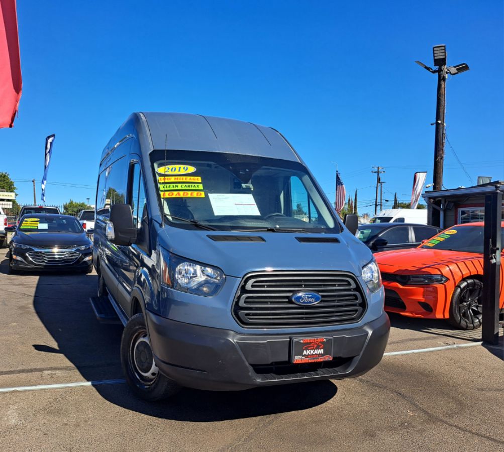 Ford Transit photo 2