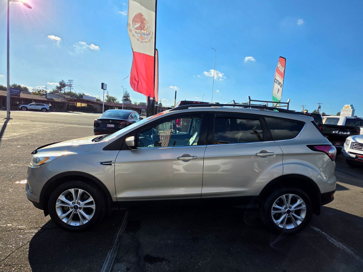 Photo 3 of this Ford Escape