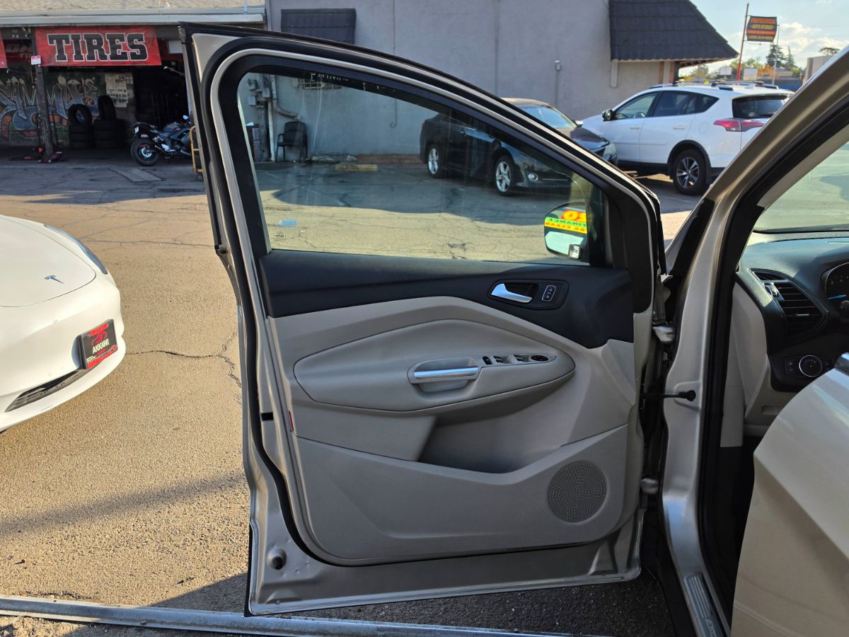 Photo 4 of this Ford Escape