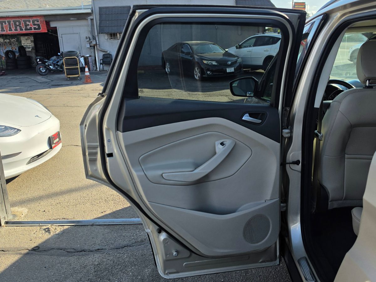 Photo 11 of this Ford Escape
