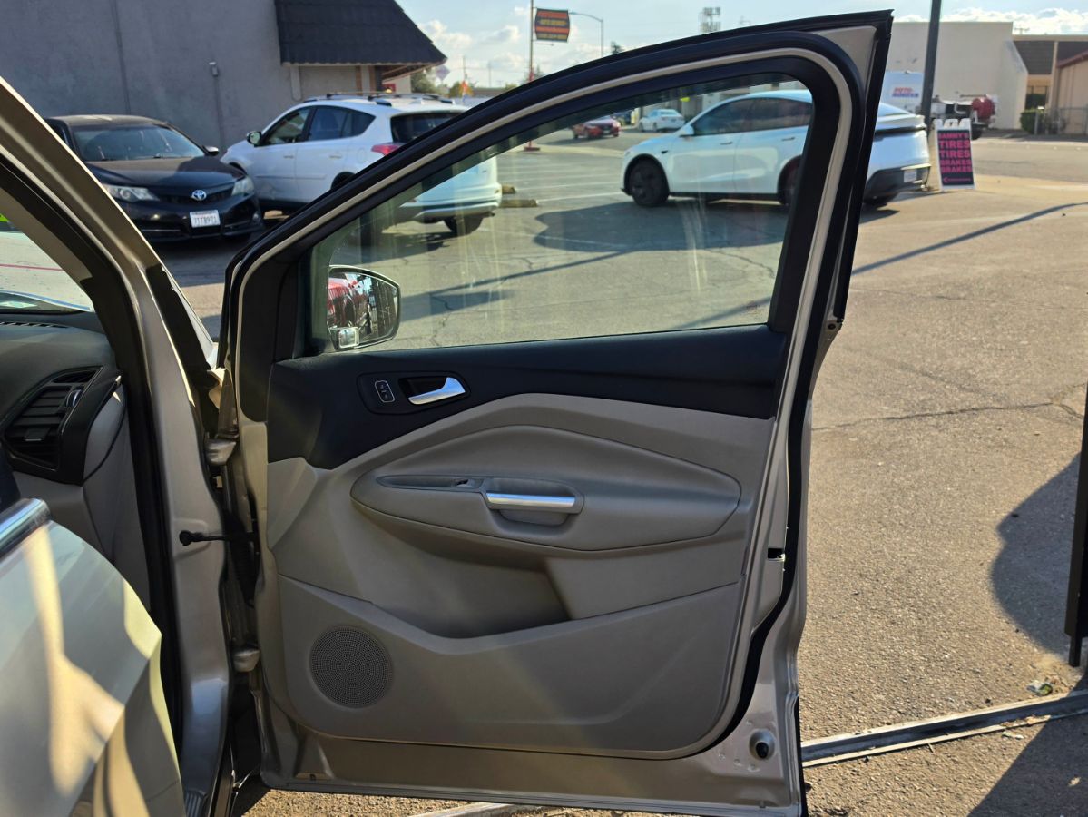 Photo 15 of this Ford Escape