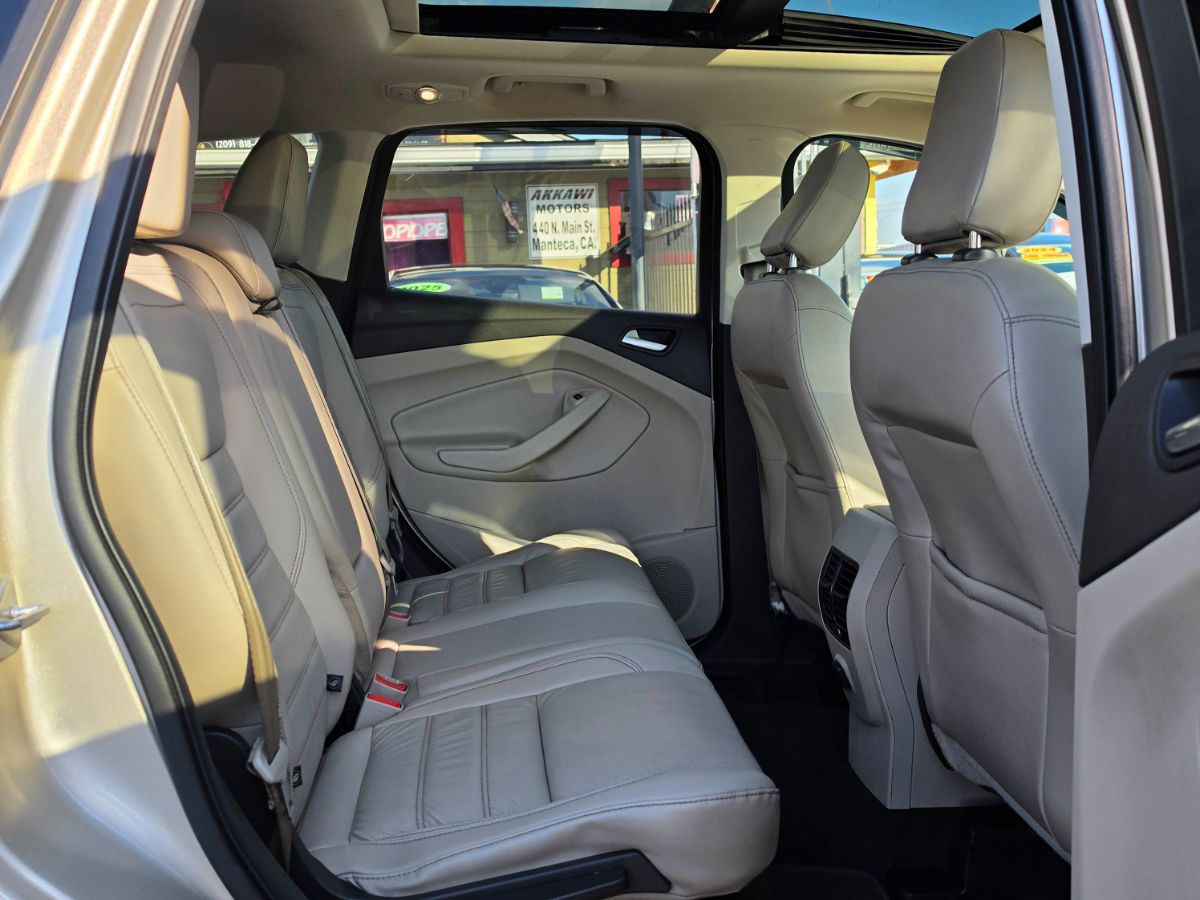 Photo 18 of this Ford Escape