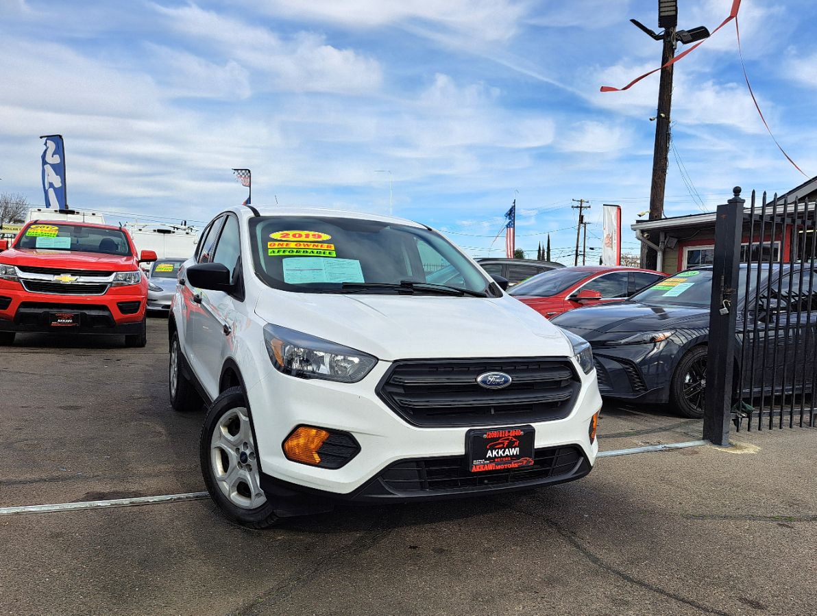 Ford Escape photo 2