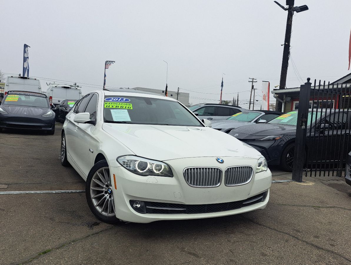BMW 5 Series photo 2
