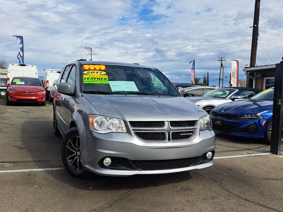 Dodge Grand Caravan photo 2