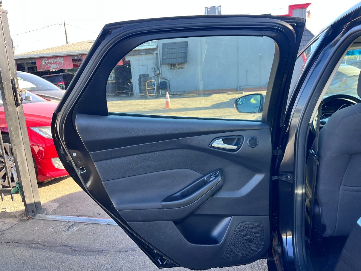 Ford Focus photo 9