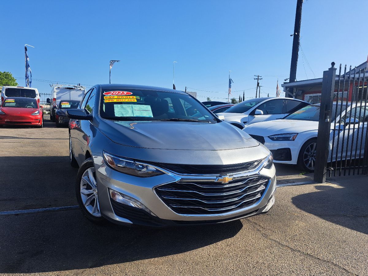 Chevrolet Malibu photo 2
