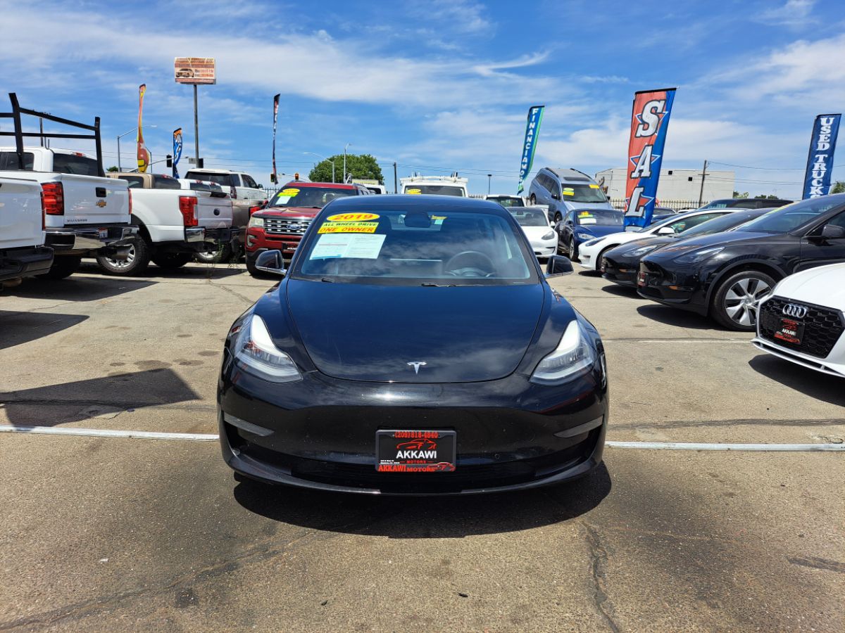 Tesla Model 3 photo 2