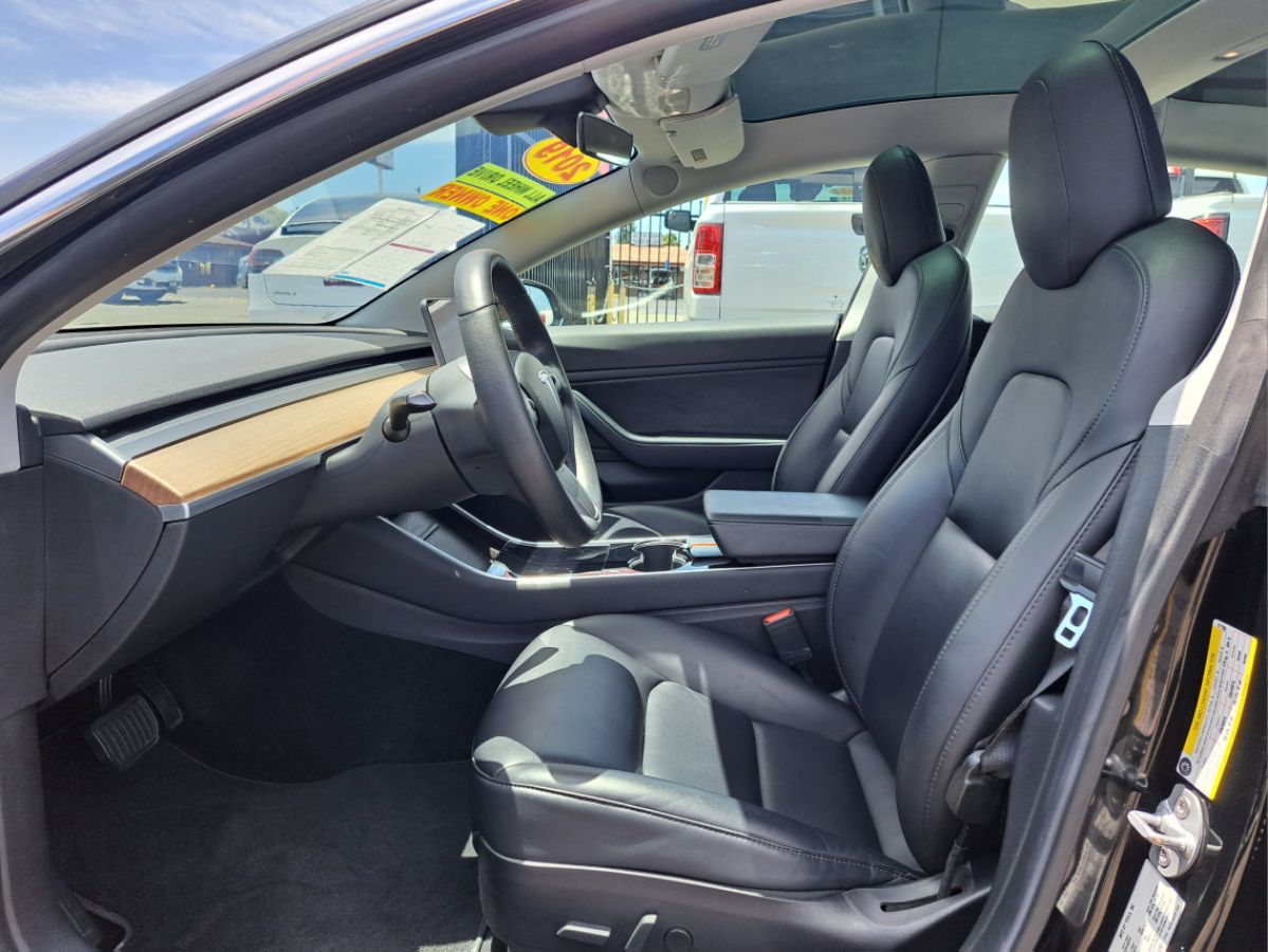 Tesla Model 3 photo 5