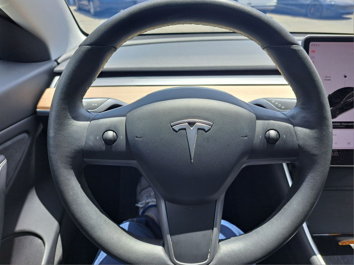 Tesla Model 3 photo 6
