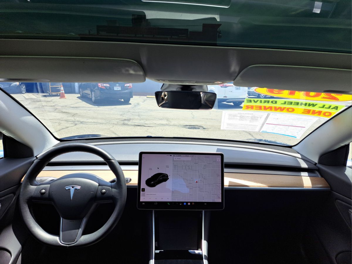 Tesla Model 3 photo 13