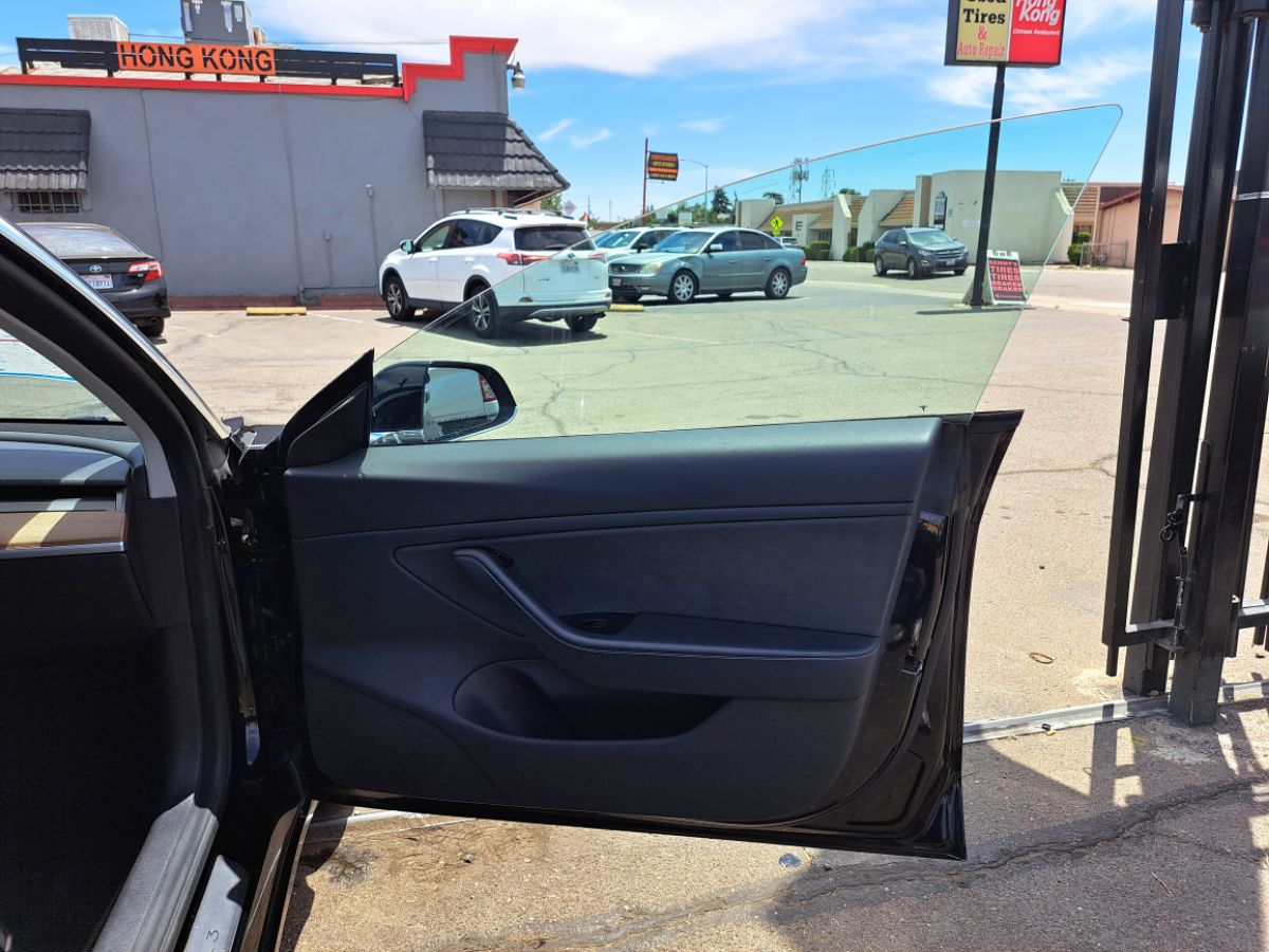 Tesla Model 3 photo 15