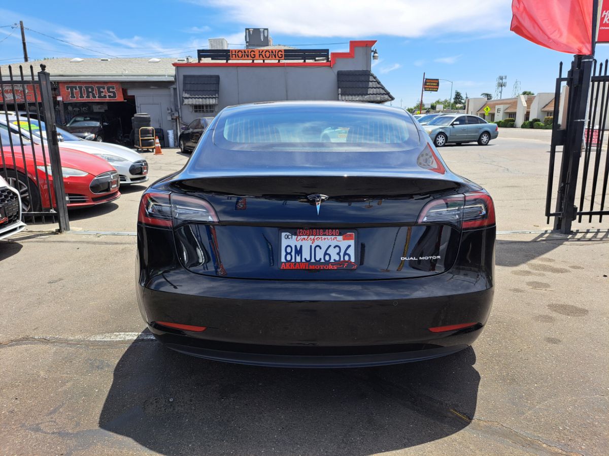 Tesla Model 3 photo 18