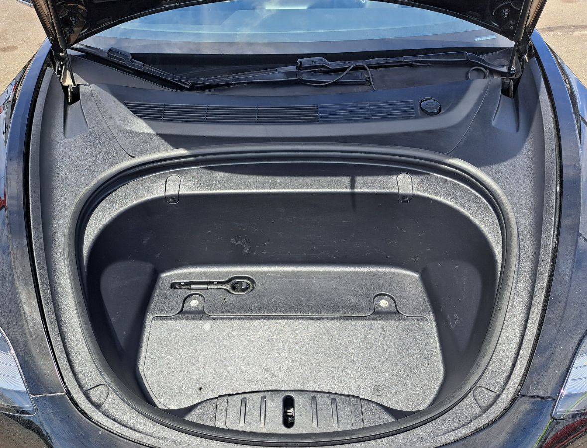 Tesla Model 3 photo 20