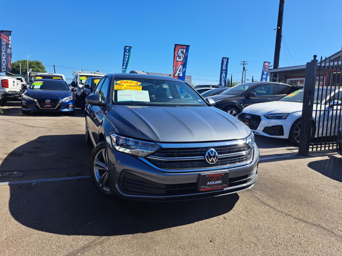 Volkswagen Jetta photo 2