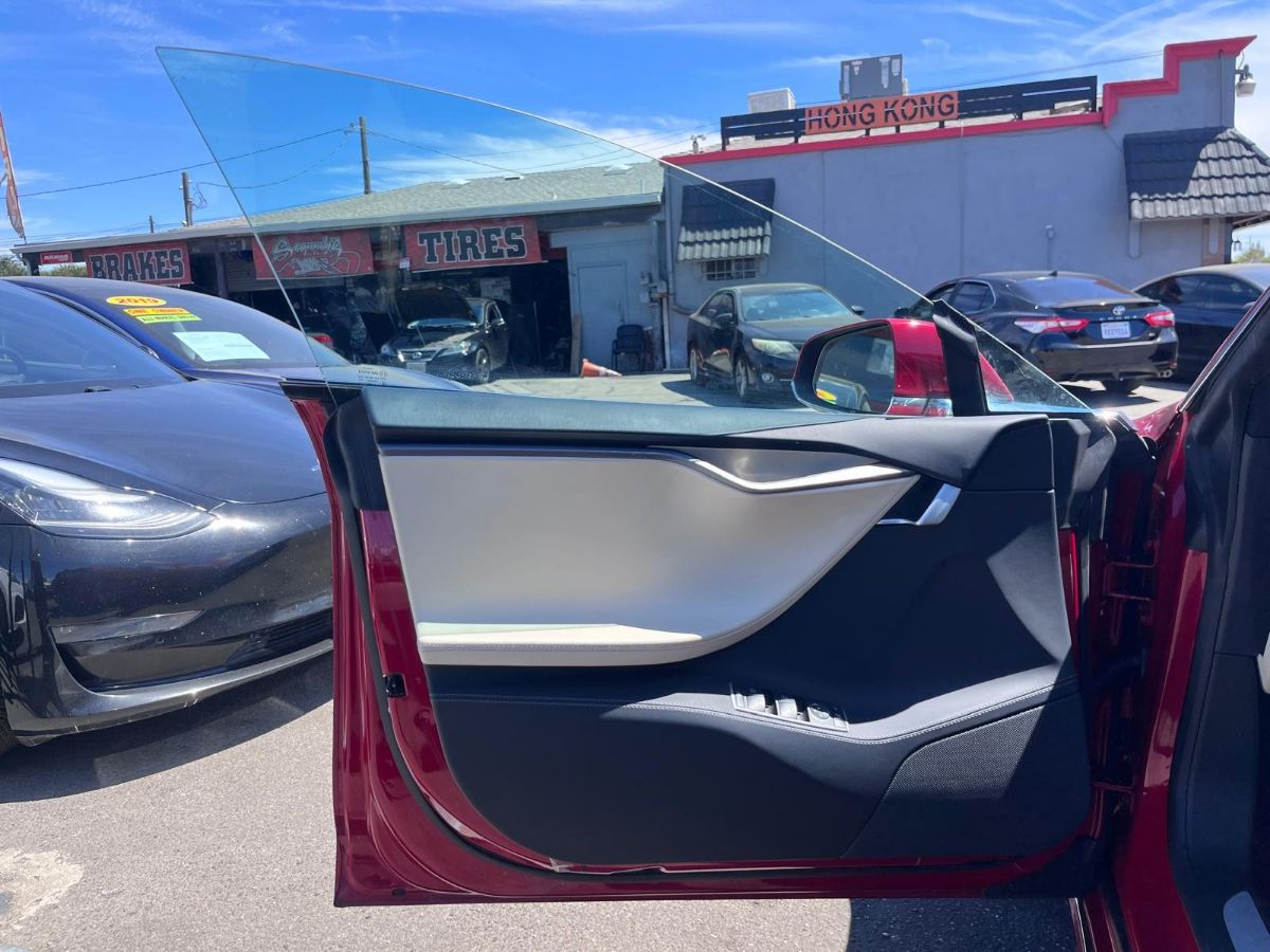 Tesla Model S photo 5