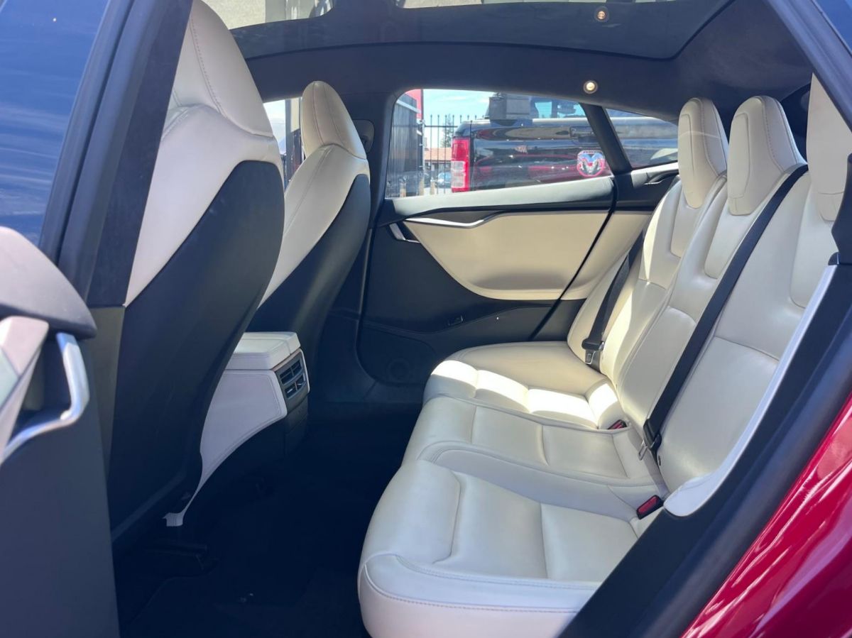 Tesla Model S photo 14