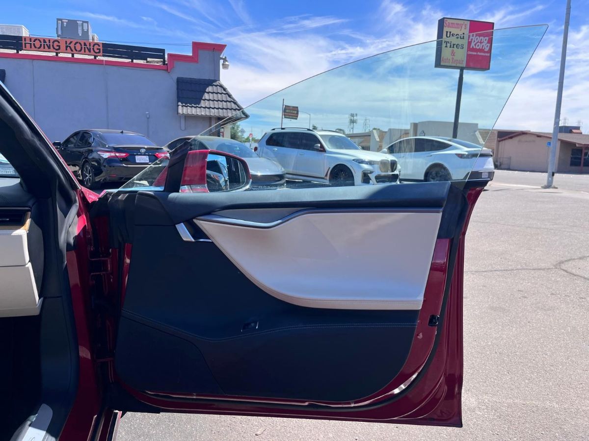 Tesla Model S photo 17