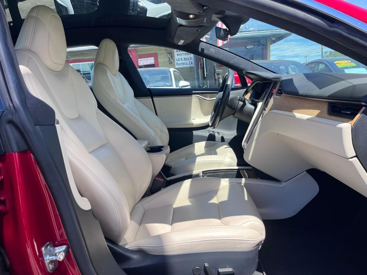 Tesla Model S photo 18