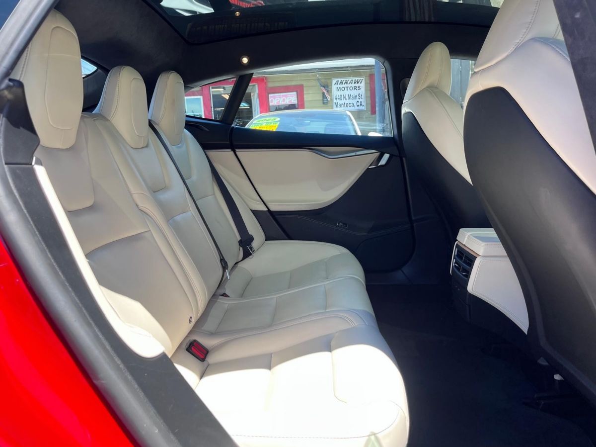 Tesla Model S photo 19