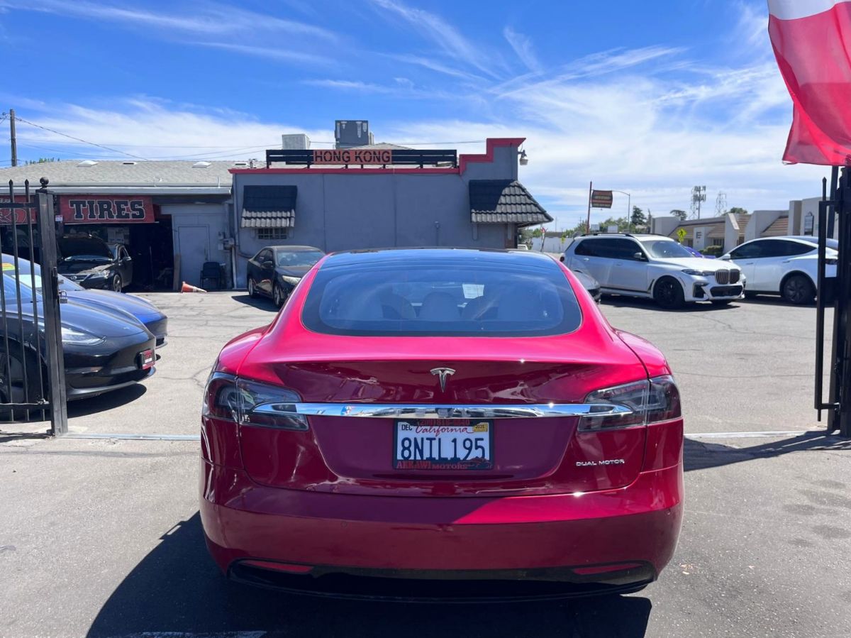Tesla Model S photo 20