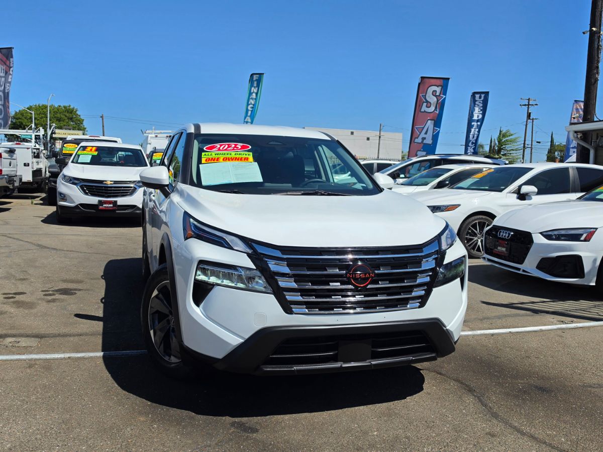 Nissan Rogue photo 2