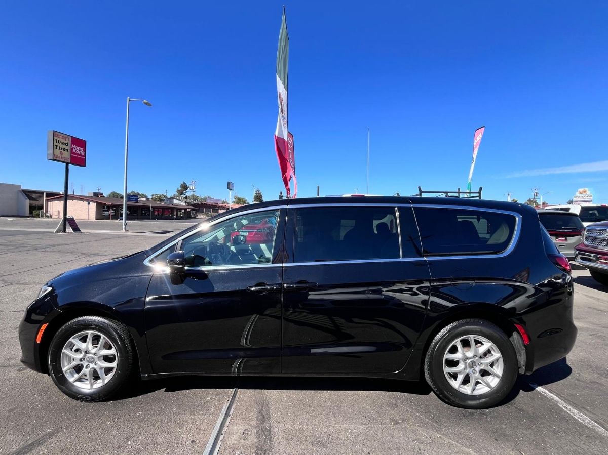 Chrysler Pacifica photo 4
