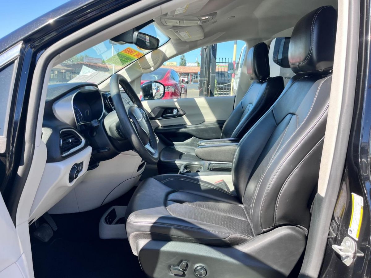 Chrysler Pacifica photo 6