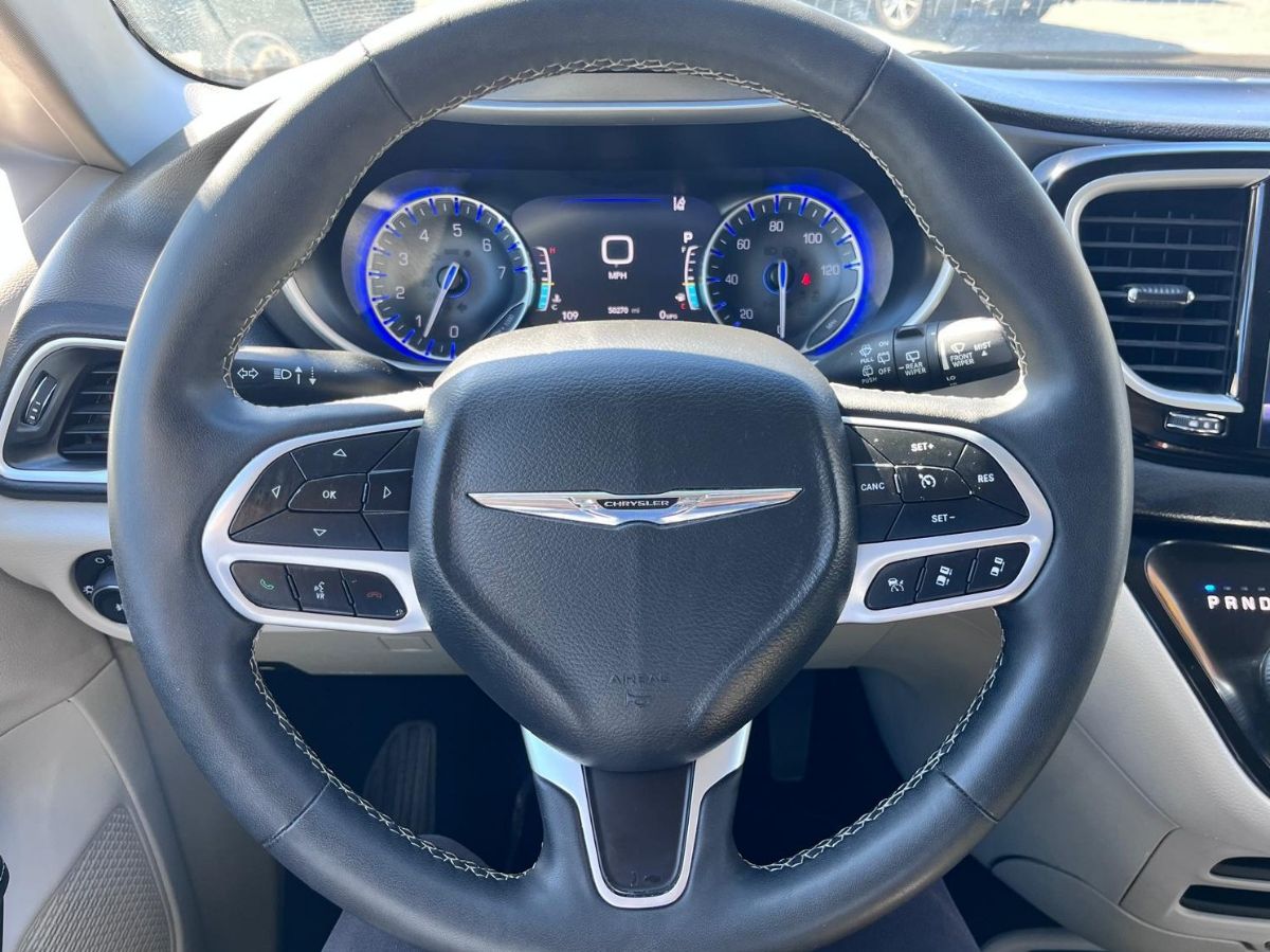 Chrysler Pacifica photo 7