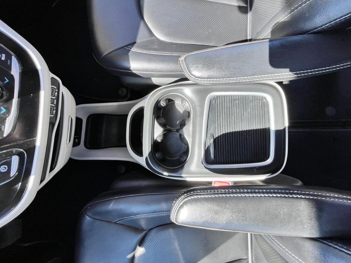 Chrysler Pacifica photo 10