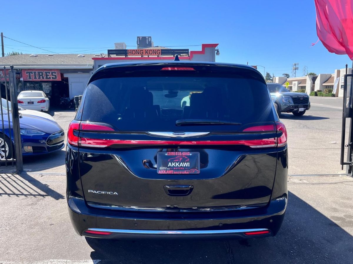 Chrysler Pacifica photo 19