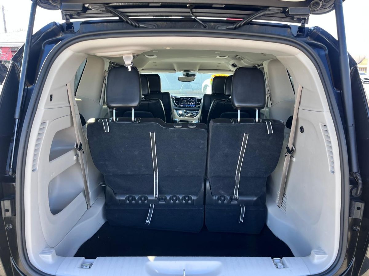 Chrysler Pacifica photo 20