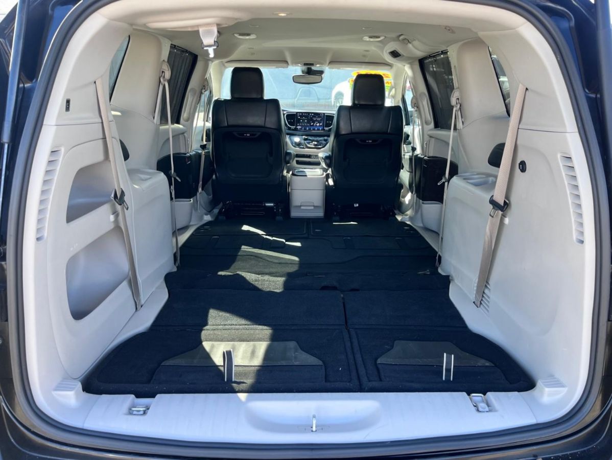 Chrysler Pacifica photo 21