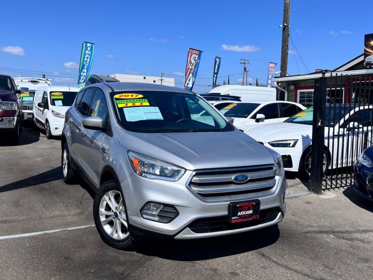 Ford Escape photo 2