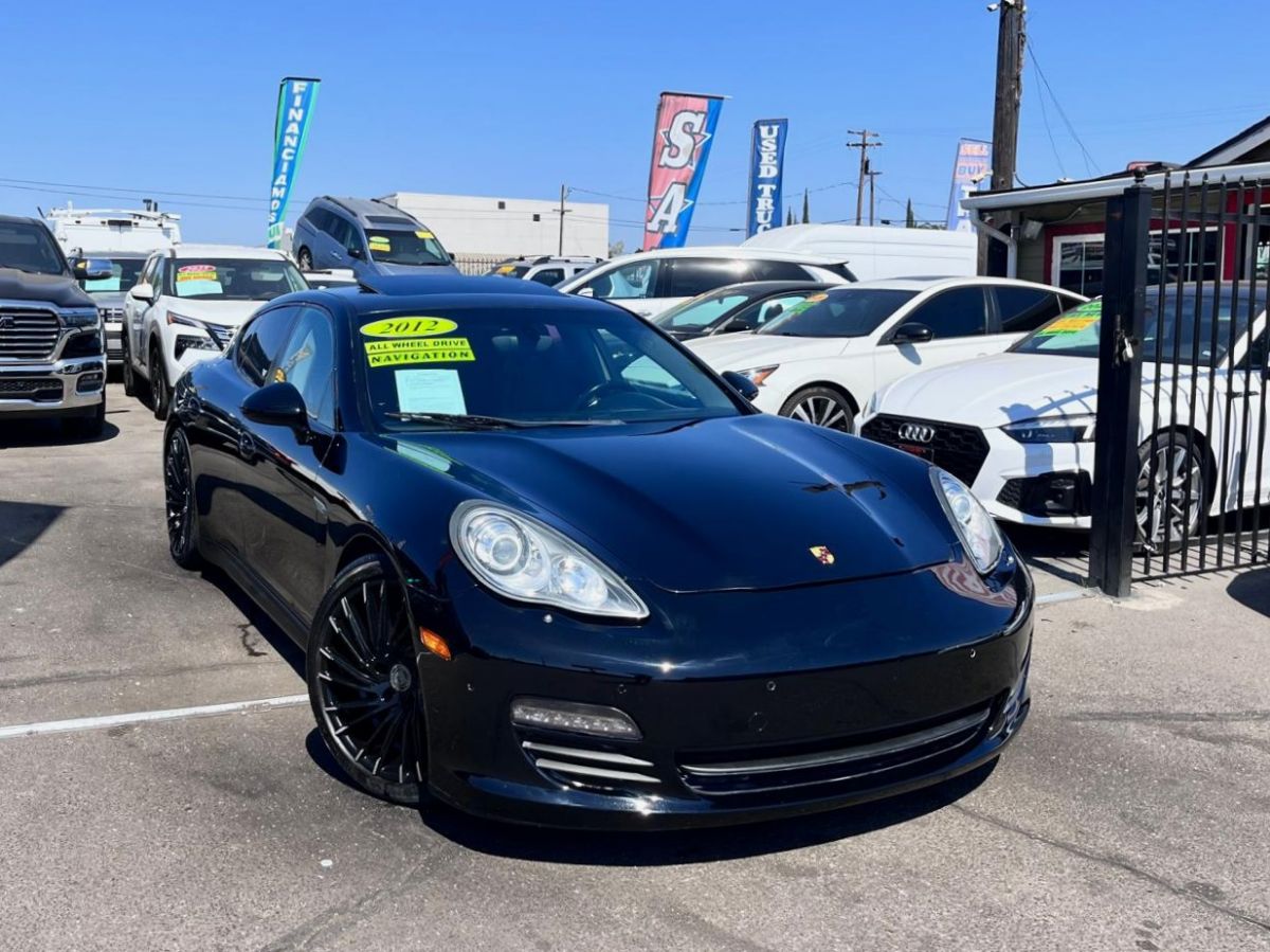 Porsche Panamera photo 2