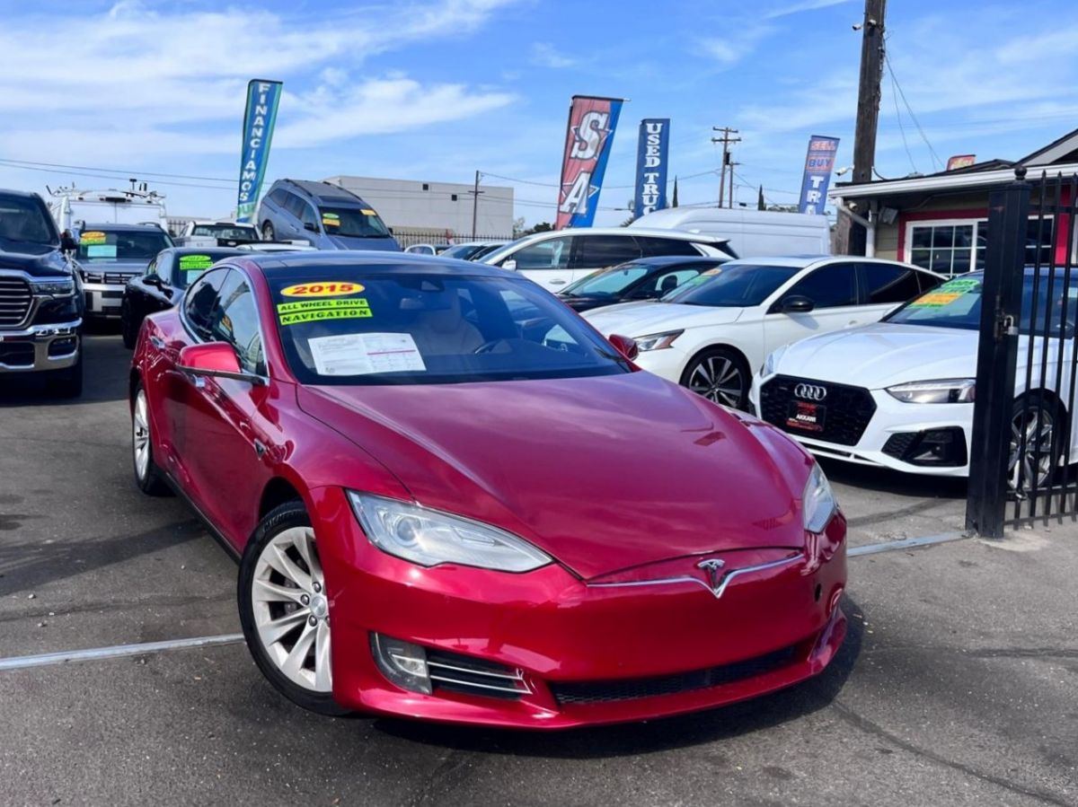 Tesla Model S photo 2