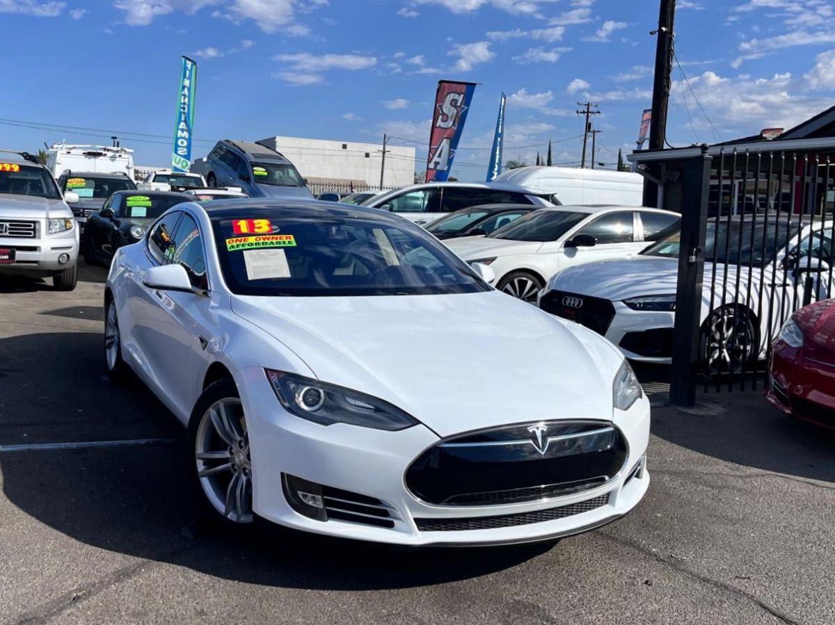 Tesla Model S photo 2