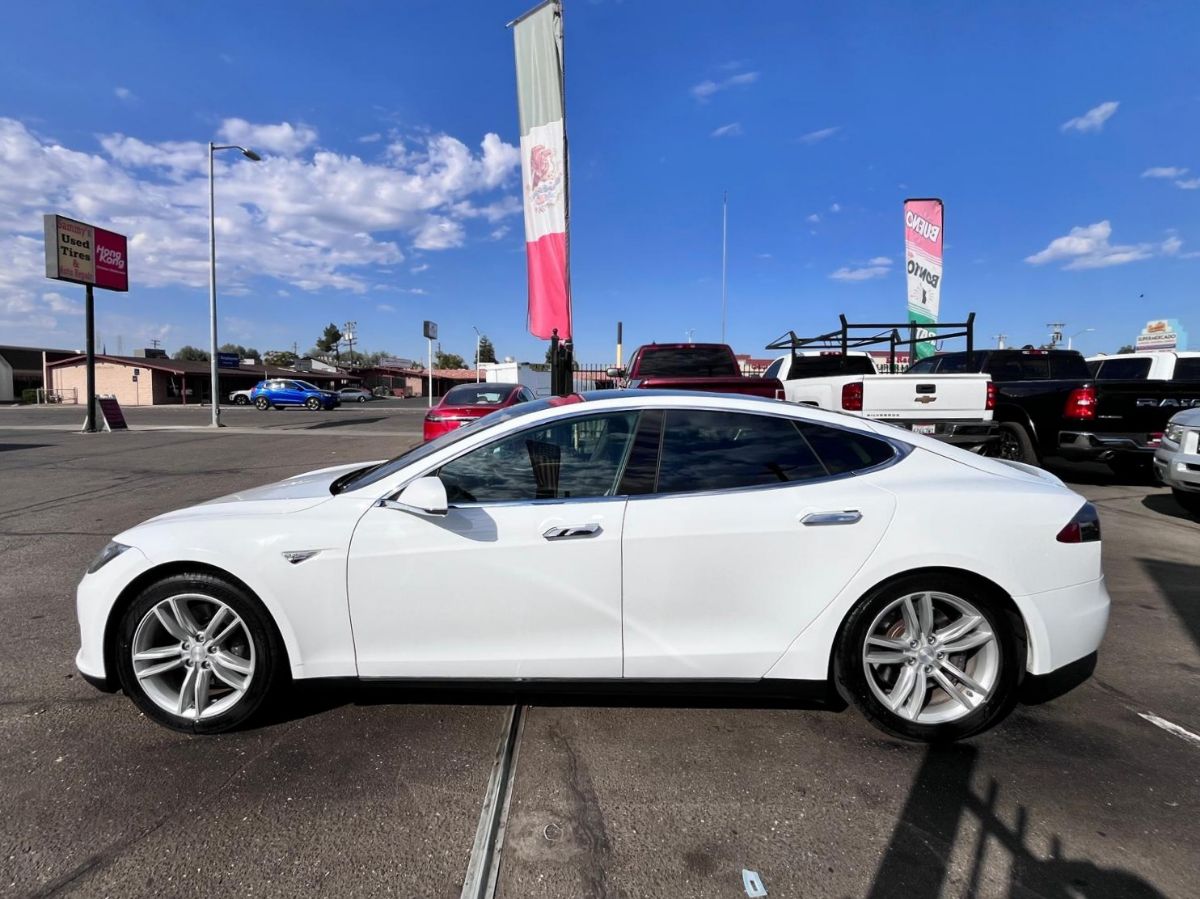 Tesla Model S photo 4