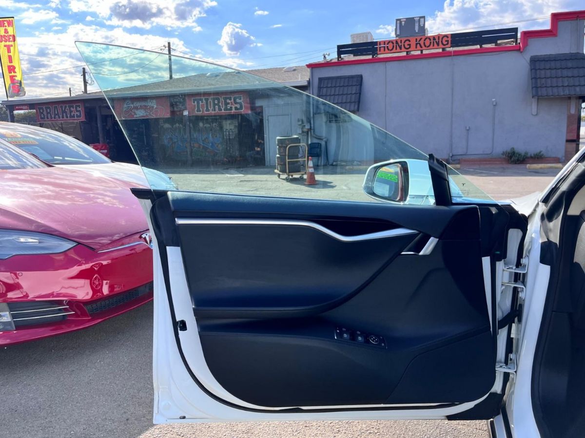 Tesla Model S photo 5