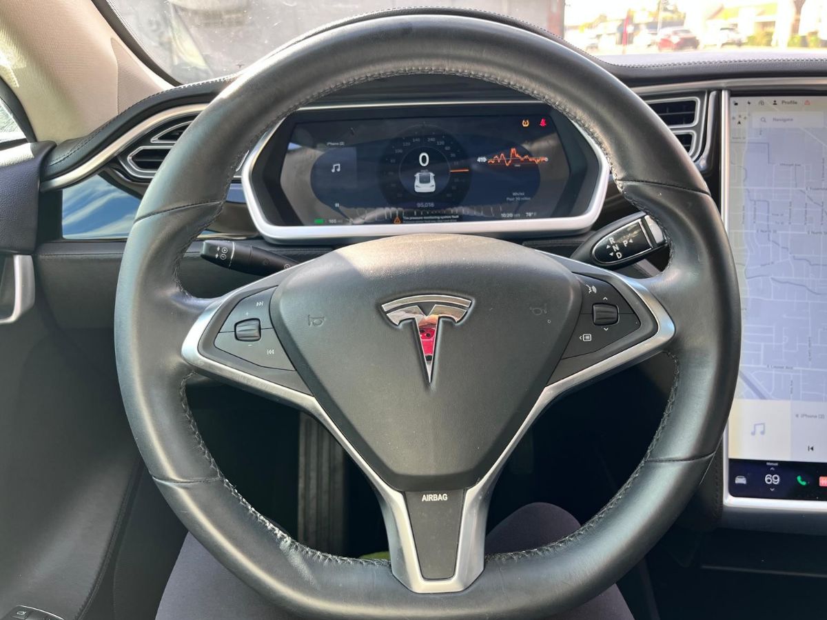 Tesla Model S photo 7