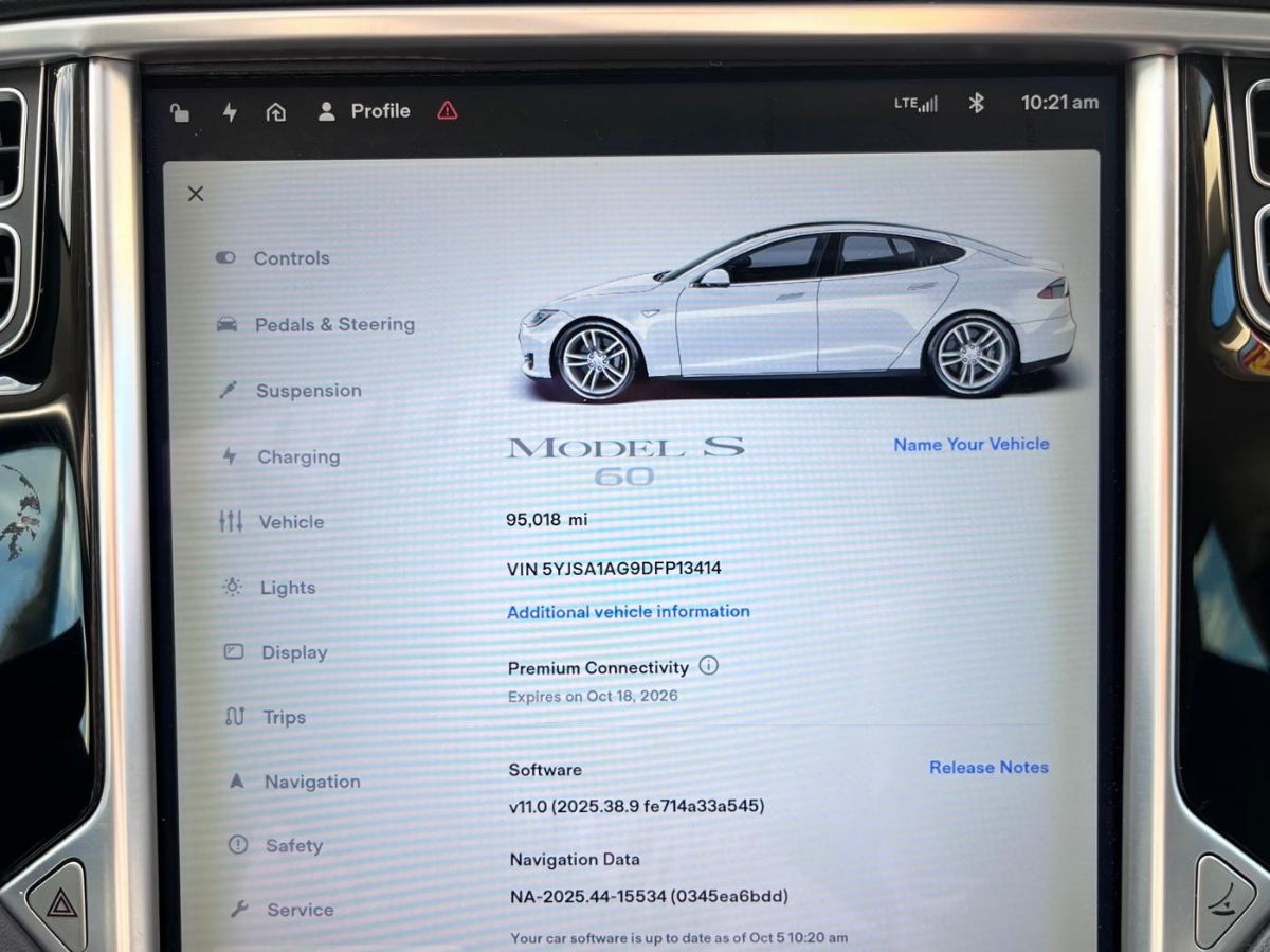 Tesla Model S photo 10