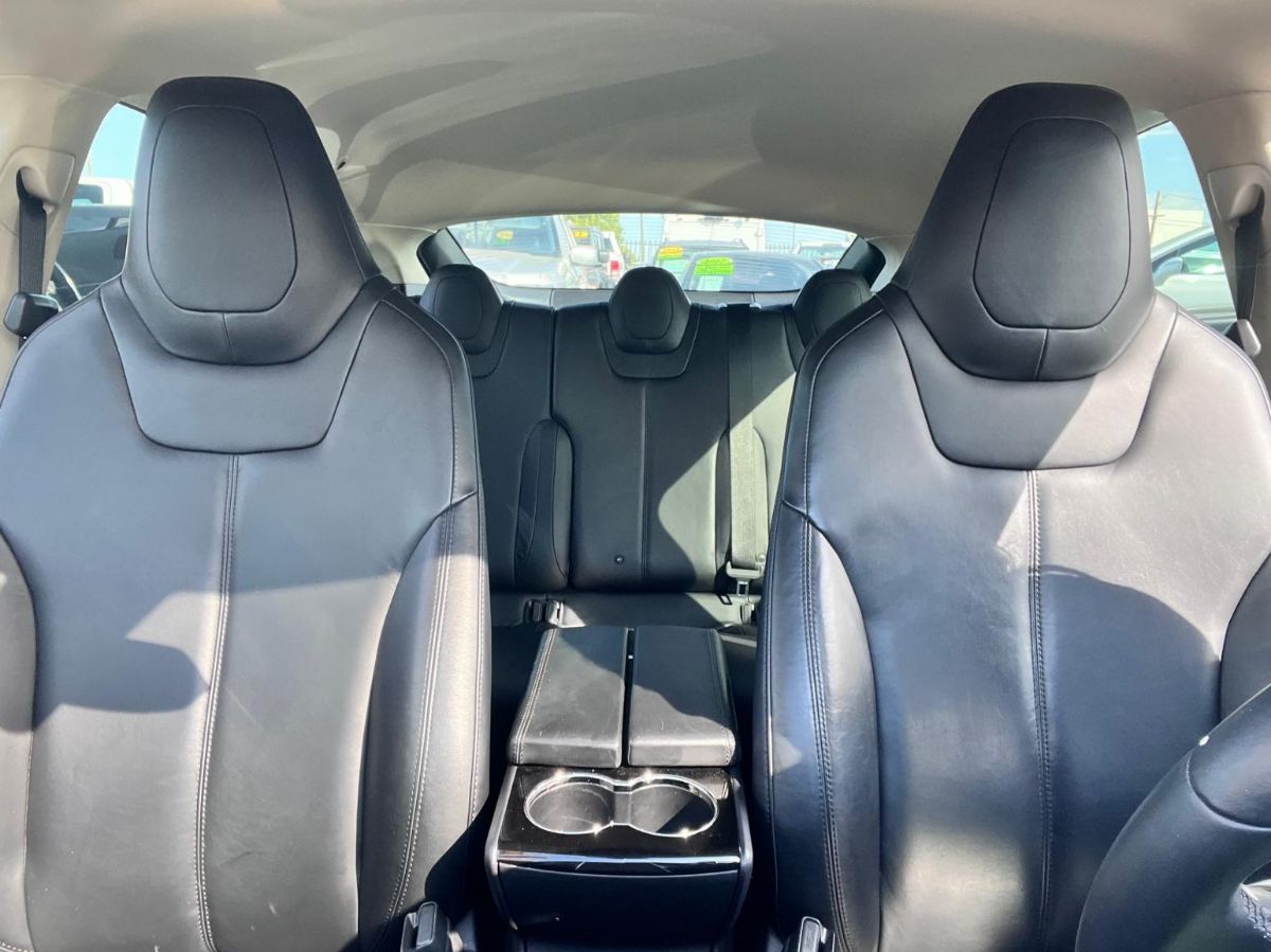 Tesla Model S photo 12