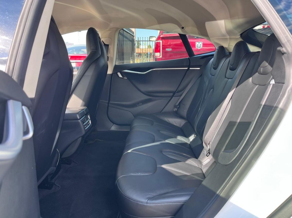 Tesla Model S photo 13