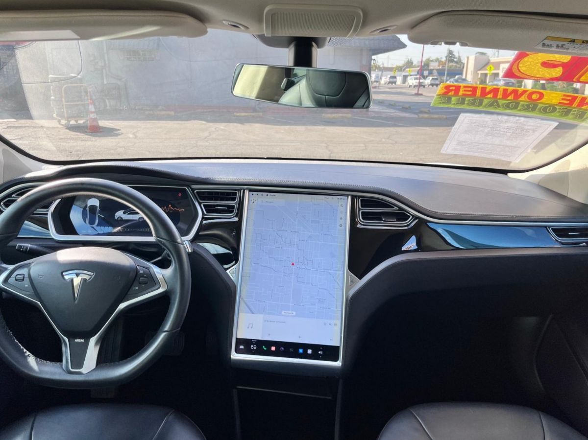 Tesla Model S photo 14
