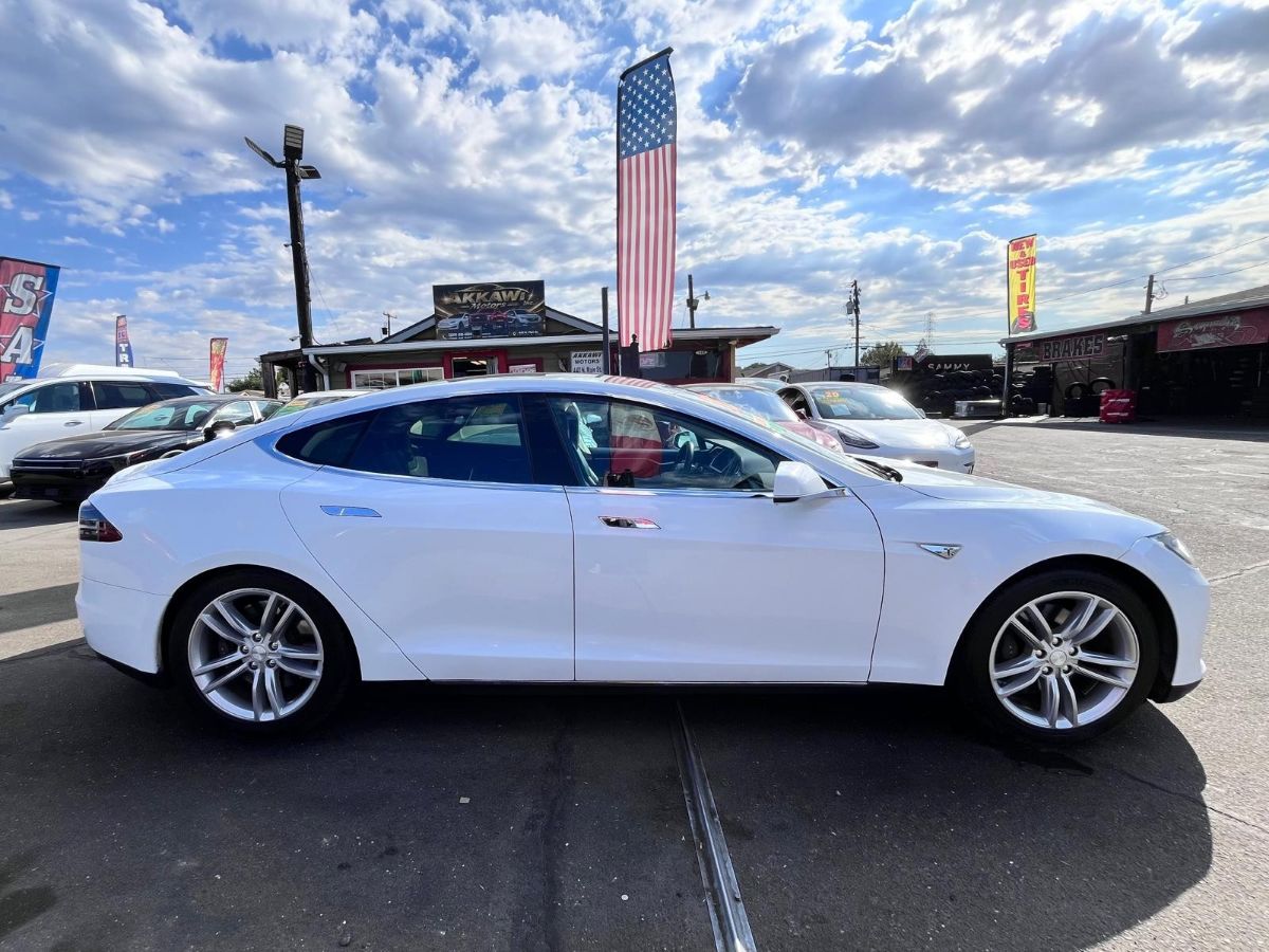 Tesla Model S photo 15