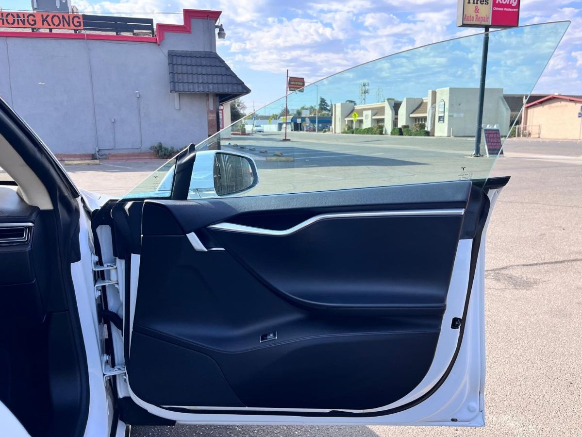 Tesla Model S photo 16