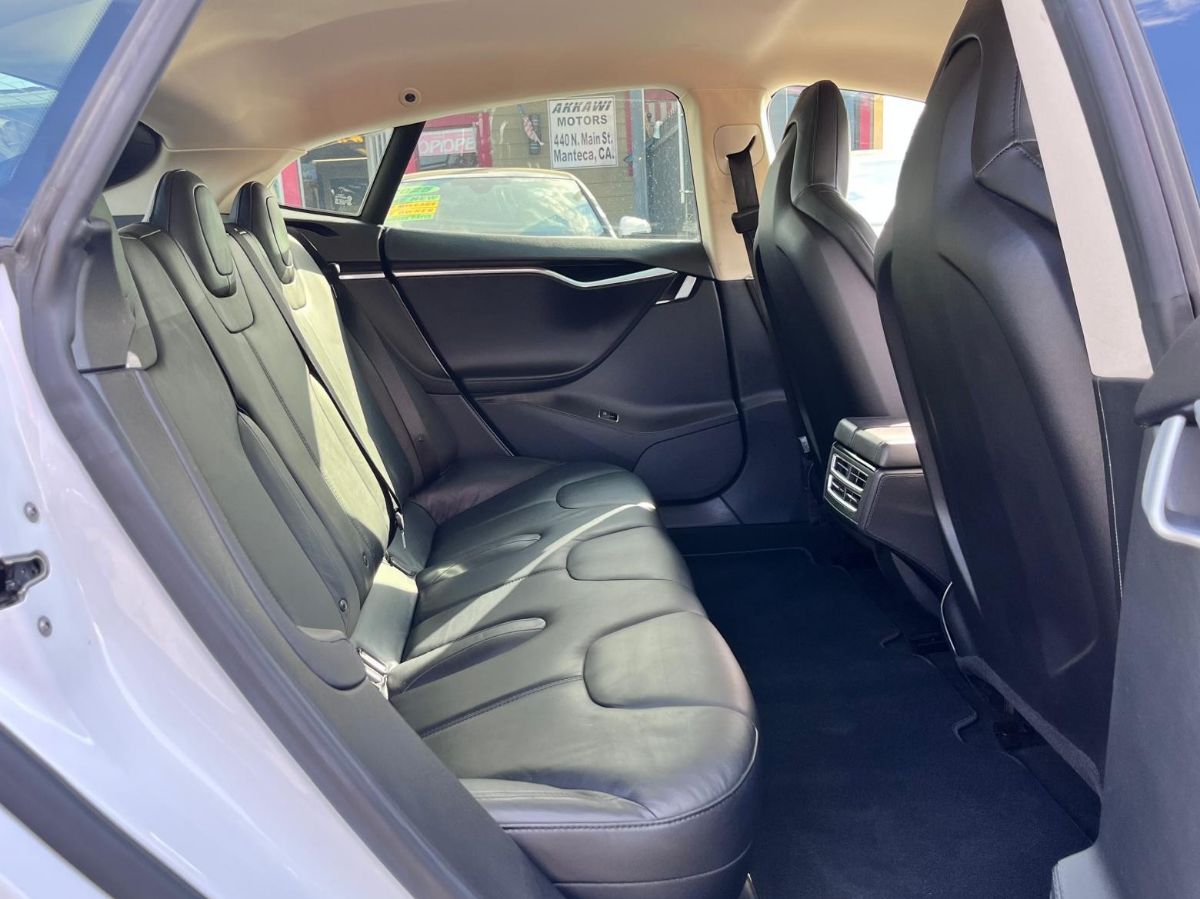 Tesla Model S photo 18